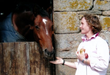 I give horse (Herby)snacks